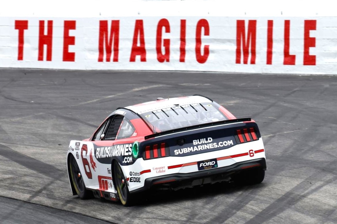 В эти выходные на автодроме New Hampshire Motor Speedway стартует 1/8 финала серии NASCAR Cup.