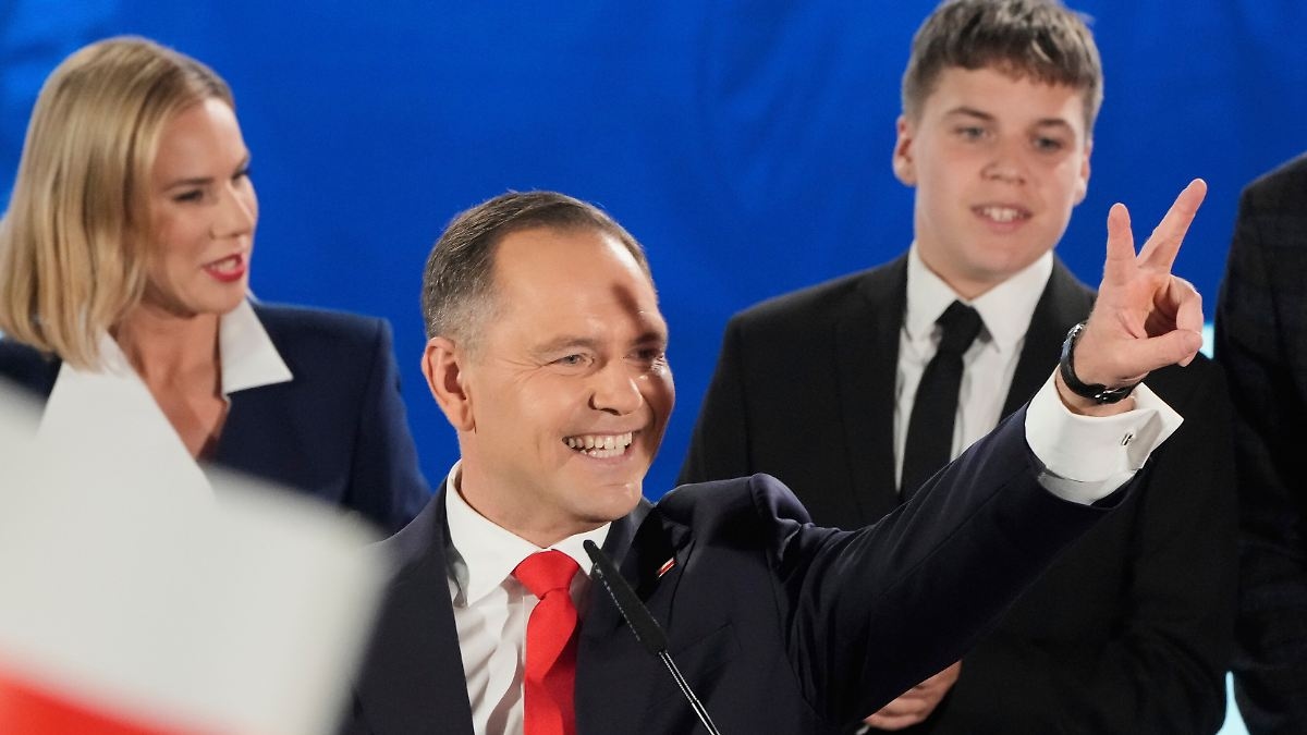 Fateful runoff for Tusk: Projections see Nawrocki ahead in Poland
