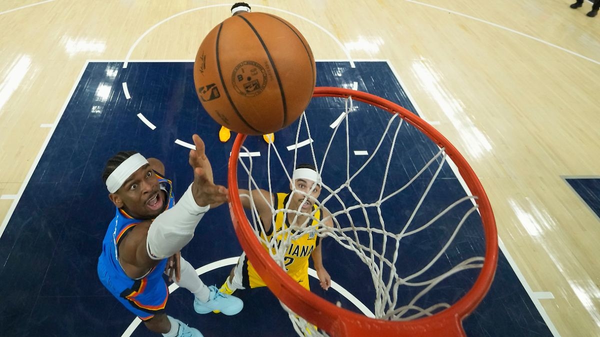Hartenstein con una noche floja: OKC se mantiene con vida con una victoria de remontada