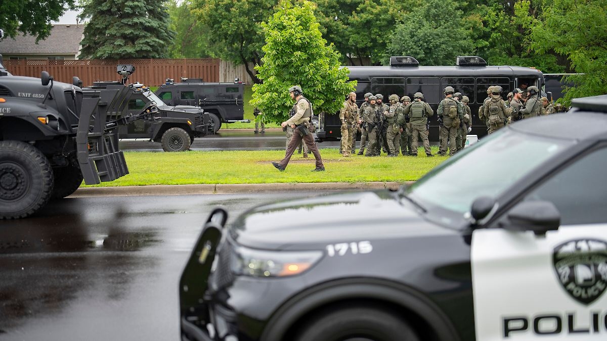FBI offers reward: Police identify fugitive Minnesota assassin