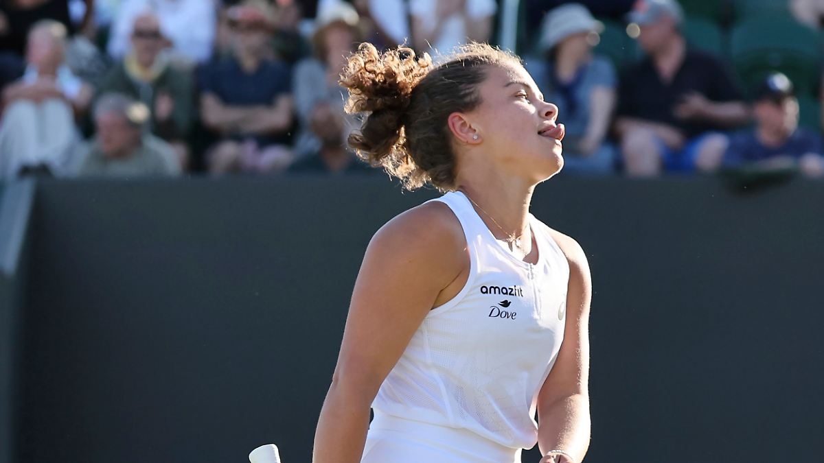 Struff match abandoned: Wild favorites' demise at Wimbledon continues
