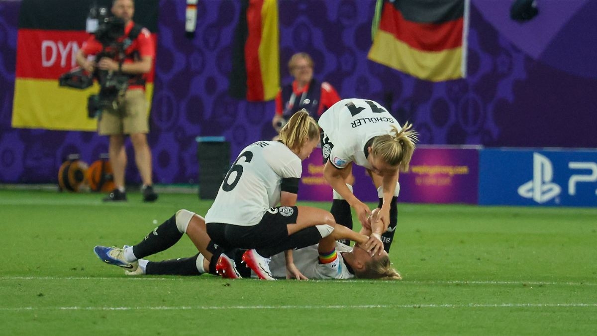 Derde kruisbandscheuring gevreesd: EK-‘schok’: tranen van Giulia Gwinn overschaduwen DFB-overwinning