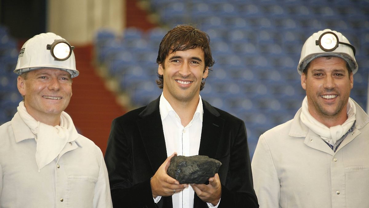 Toen Raul bij Schalke arriveerde: een van de meest spectaculaire transfers in de geschiedenis van de Bundesliga