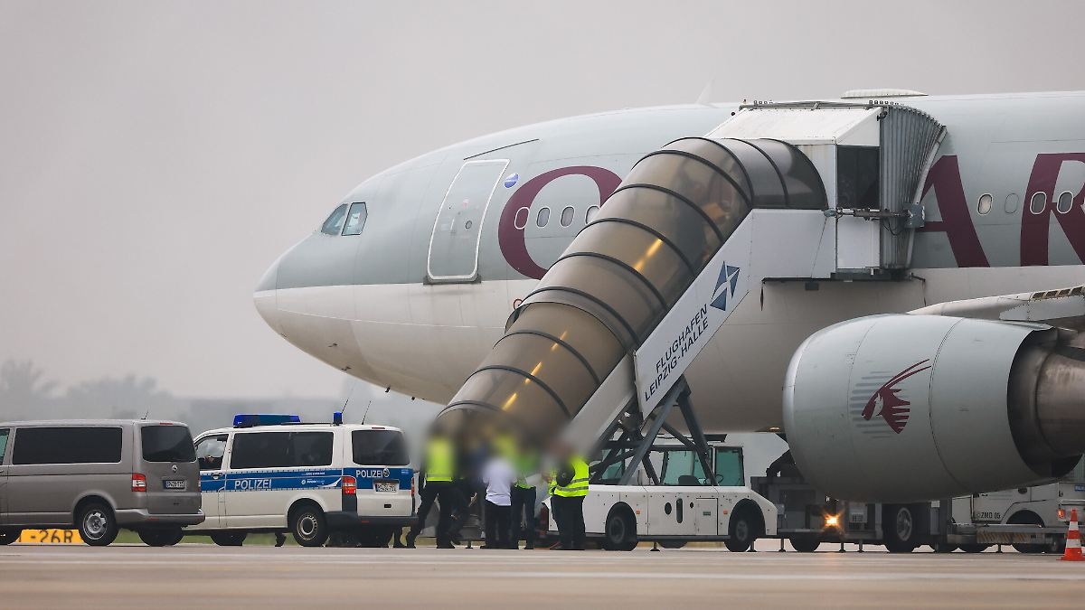 81 osób na pokładzie: rząd Merza uruchamia pierwszy lot deportacyjny do Afganistanu