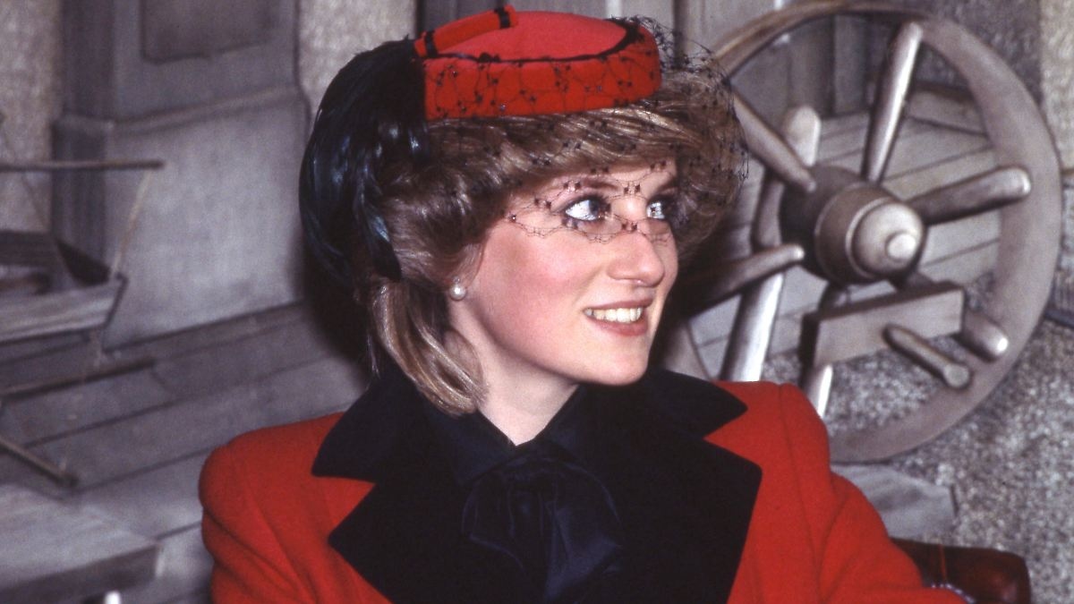 Usando gorro de baño en la piscina: el hermano de la princesa Diana comparte una foto de su infancia hasta ahora desconocida