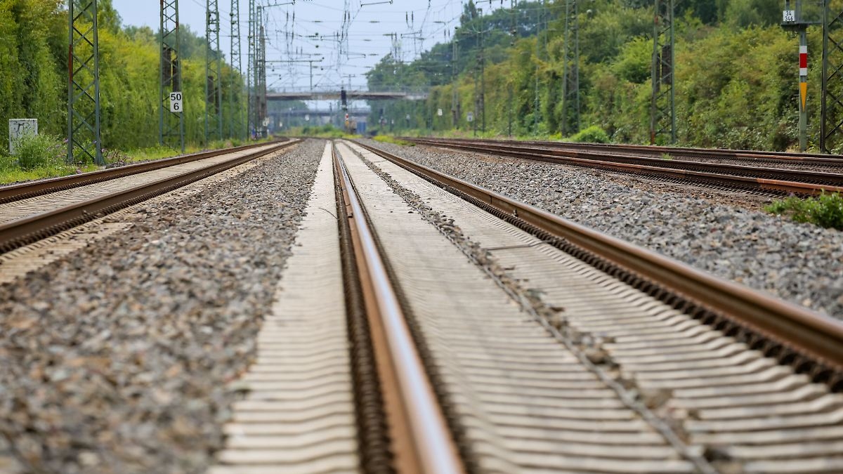 Po podpaleniu: linia kolejowa Düsseldorf-Duisburg ponownie otwarta