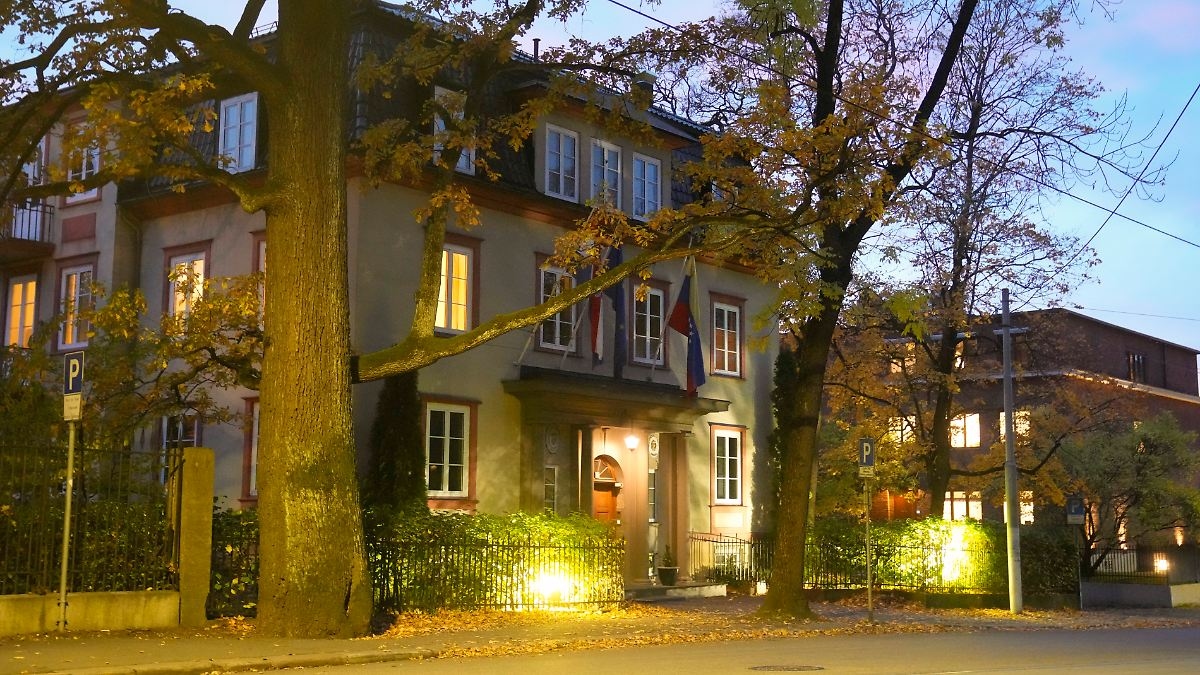 Noorwegen betreurt stap: Venezuela sluit ambassade in Oslo na toekenning Nobelprijs