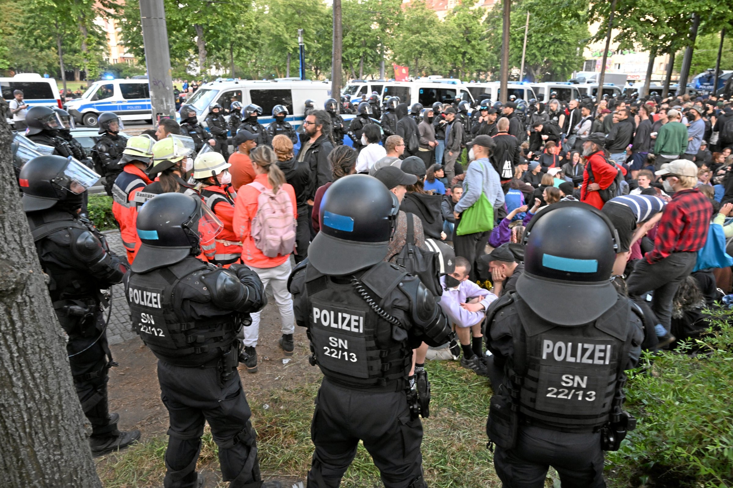 Police kettle | Day X in Leipzig: Innocents surrounded