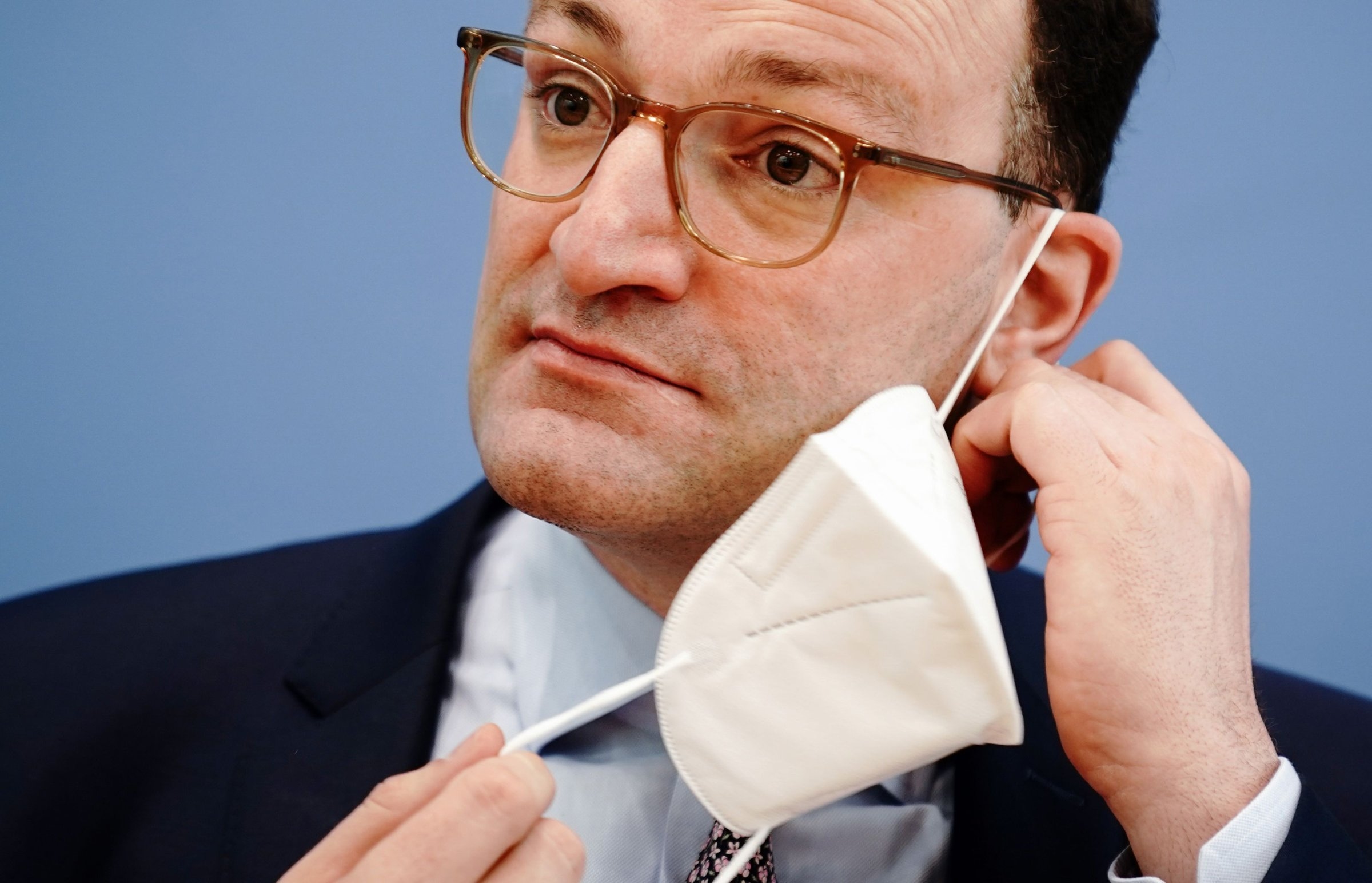 Mask affair | More than 3 billion euros – 320,000 years of citizen's income