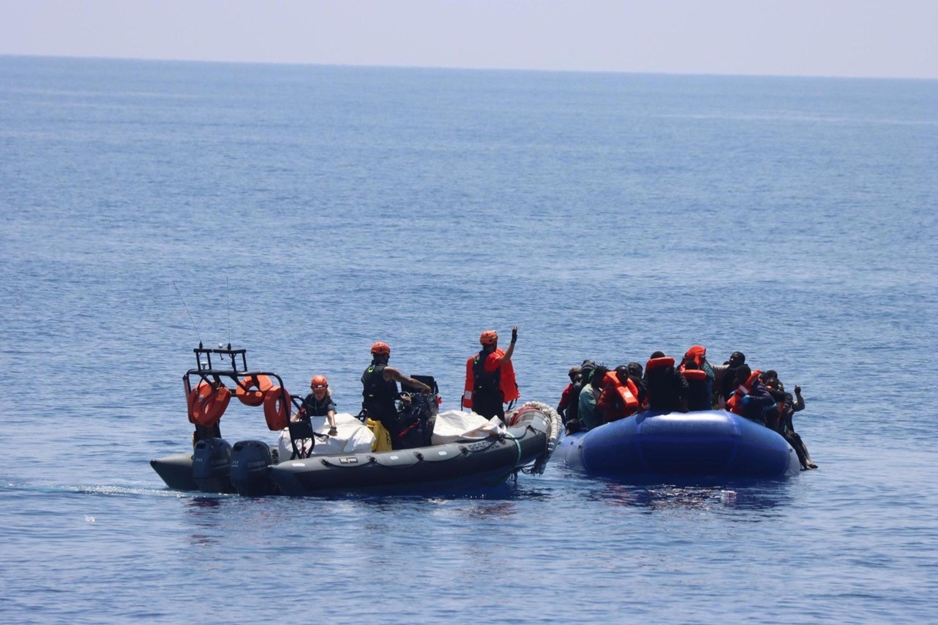 Mediterrâneo | Navio alemão resgata 65 pessoas no Mediterrâneo
