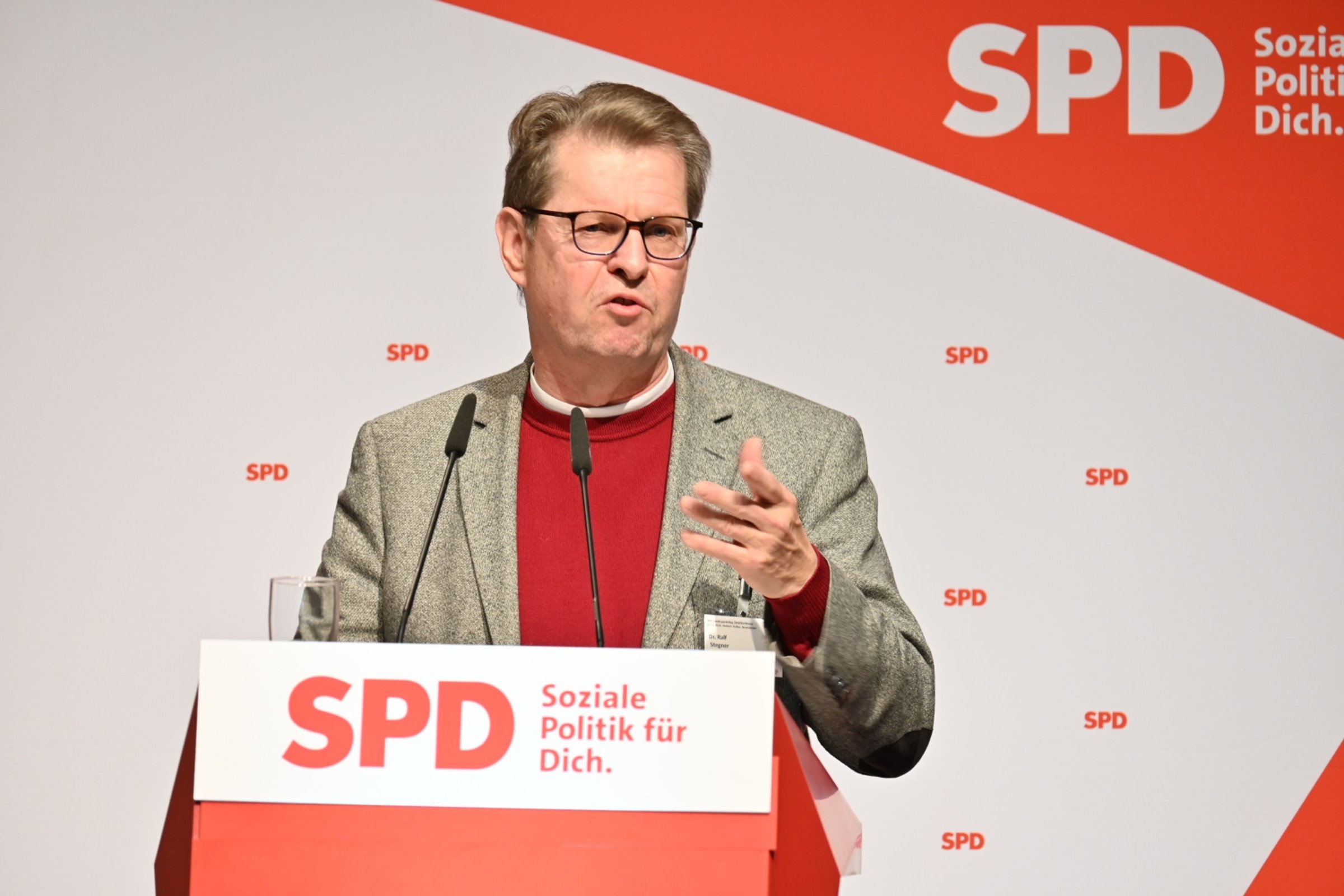 Manifest SPD | Spór o Manifest Pokojowy SPD: Obrona zamiast argumentów