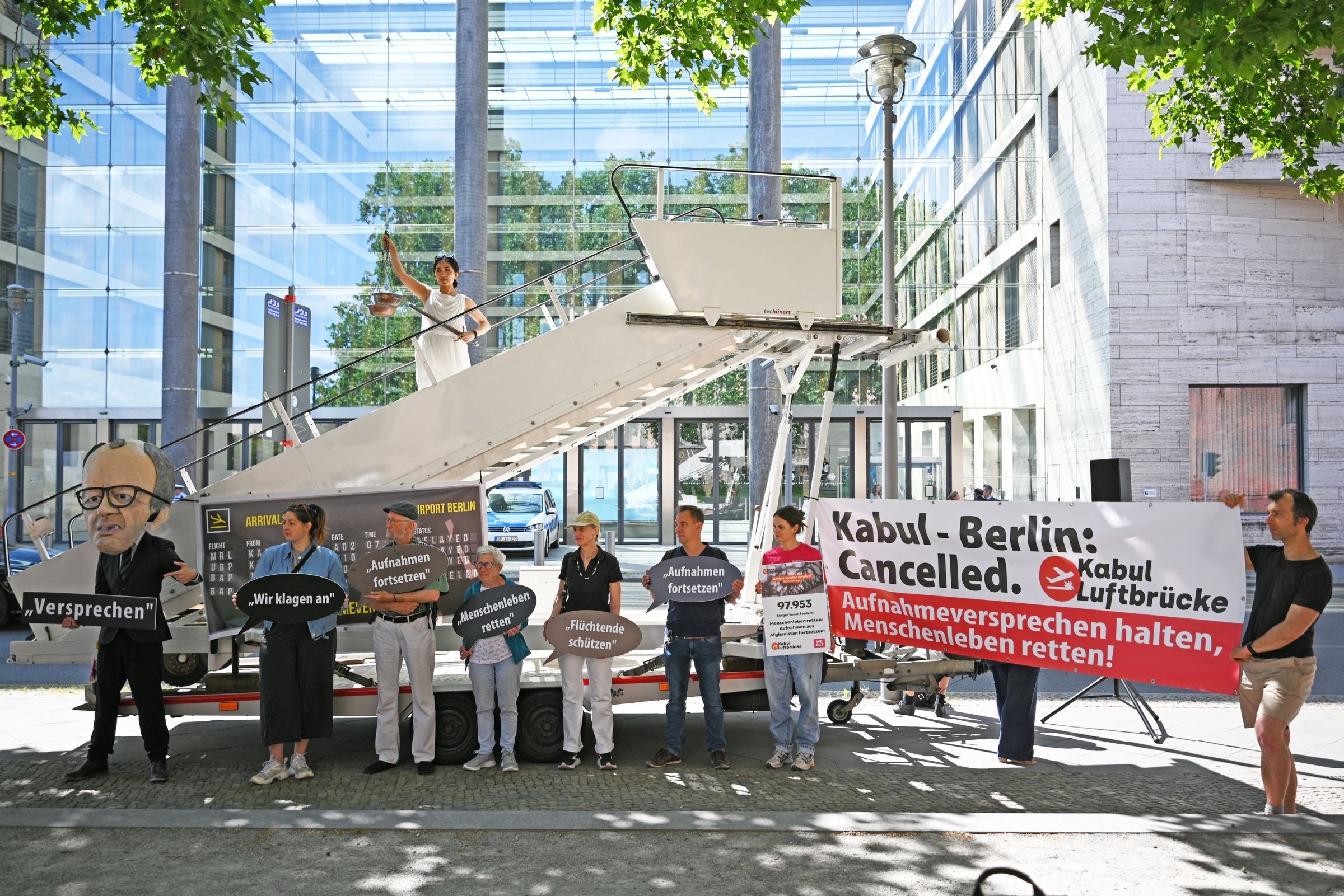 Schutzberechtigte Afghanen | Bundesregierung muss Afghanen mit Zusage Visa erteilen
