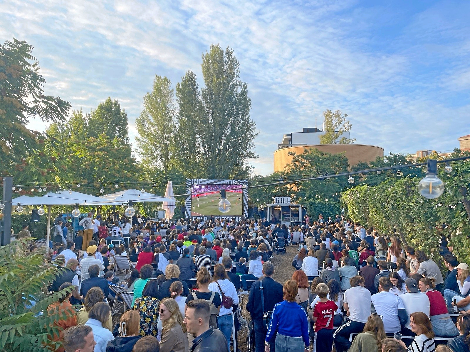 Women's European Football Championship | Kreuzberg watches European Championship football