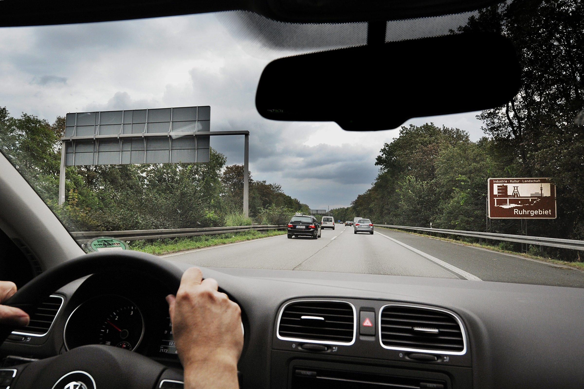 Paneles de información turística | De Burg Teck a Tropical Island: Las señales marrones de la autopista