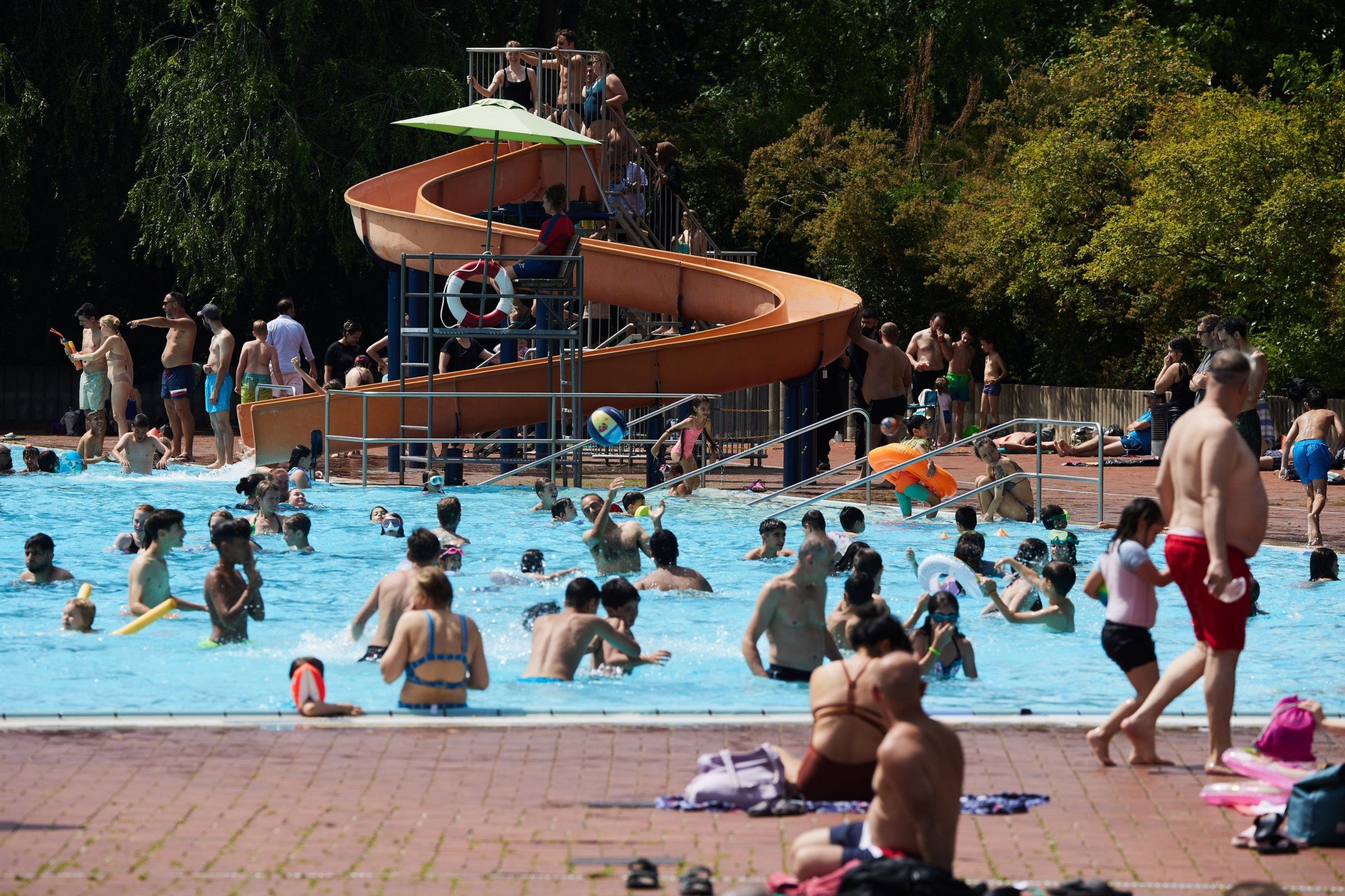 Swimming pools | Left wants to save swimming pools