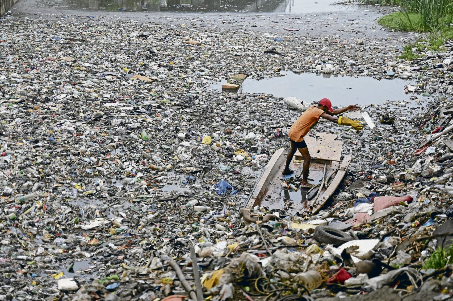 Política ambiental | Acordo da ONU sobre Plásticos: Mais do que um problema de resíduos