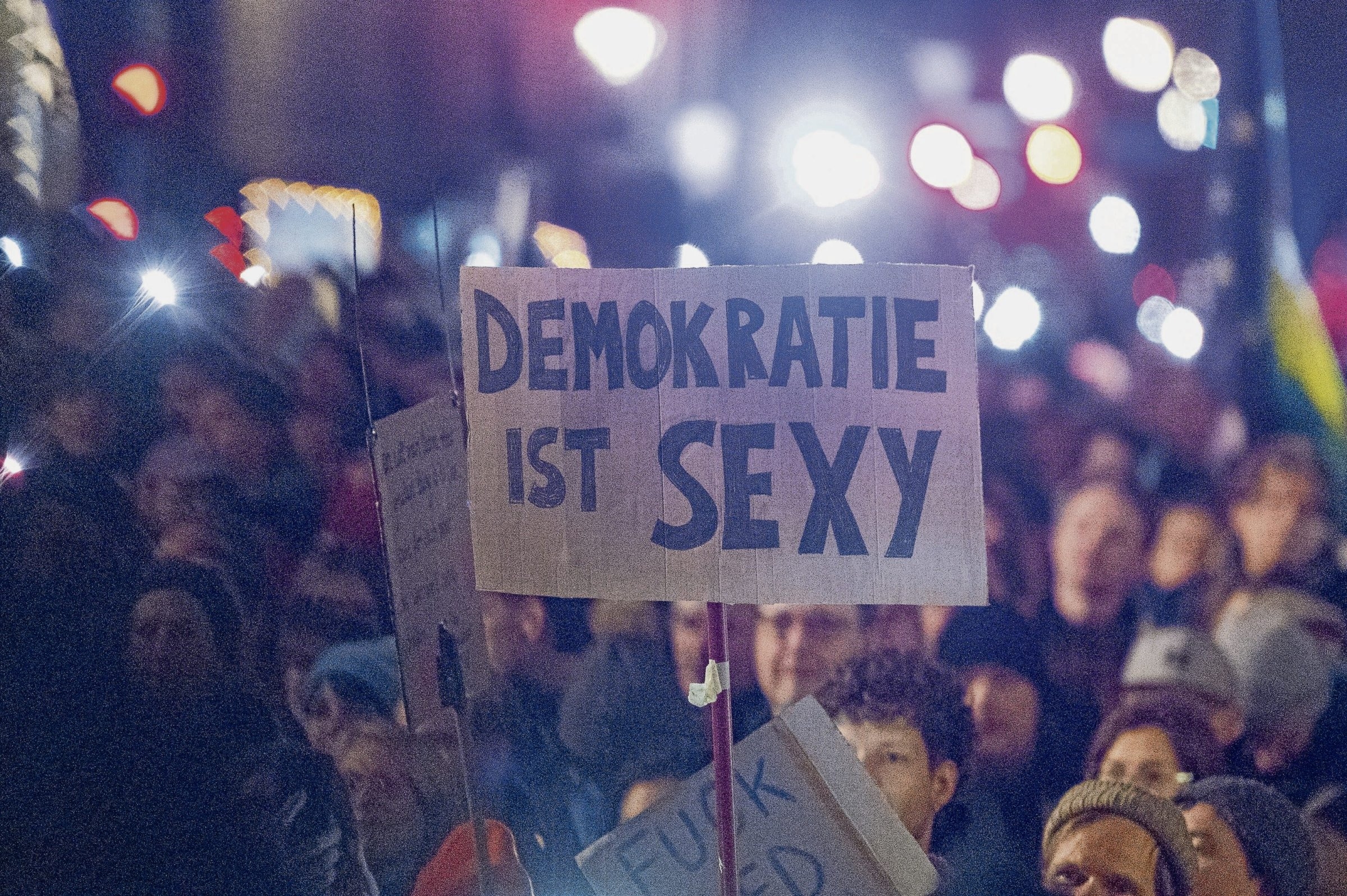 Hufeisentheorie | »Demokratie leben!«: Ministerin lässt NGOs durchleuchten