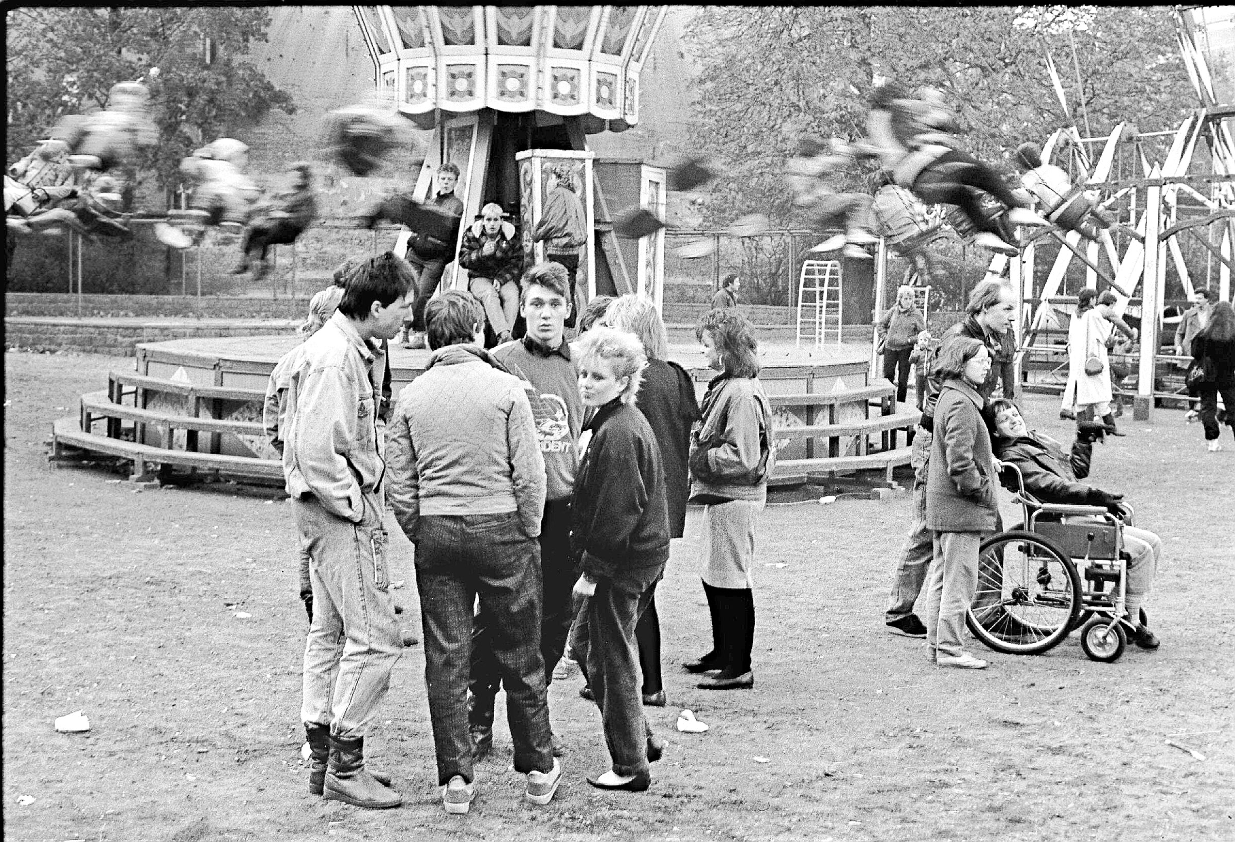 Novel "Society with Limited Hope" | GDR: Completely Disappeared from the Country