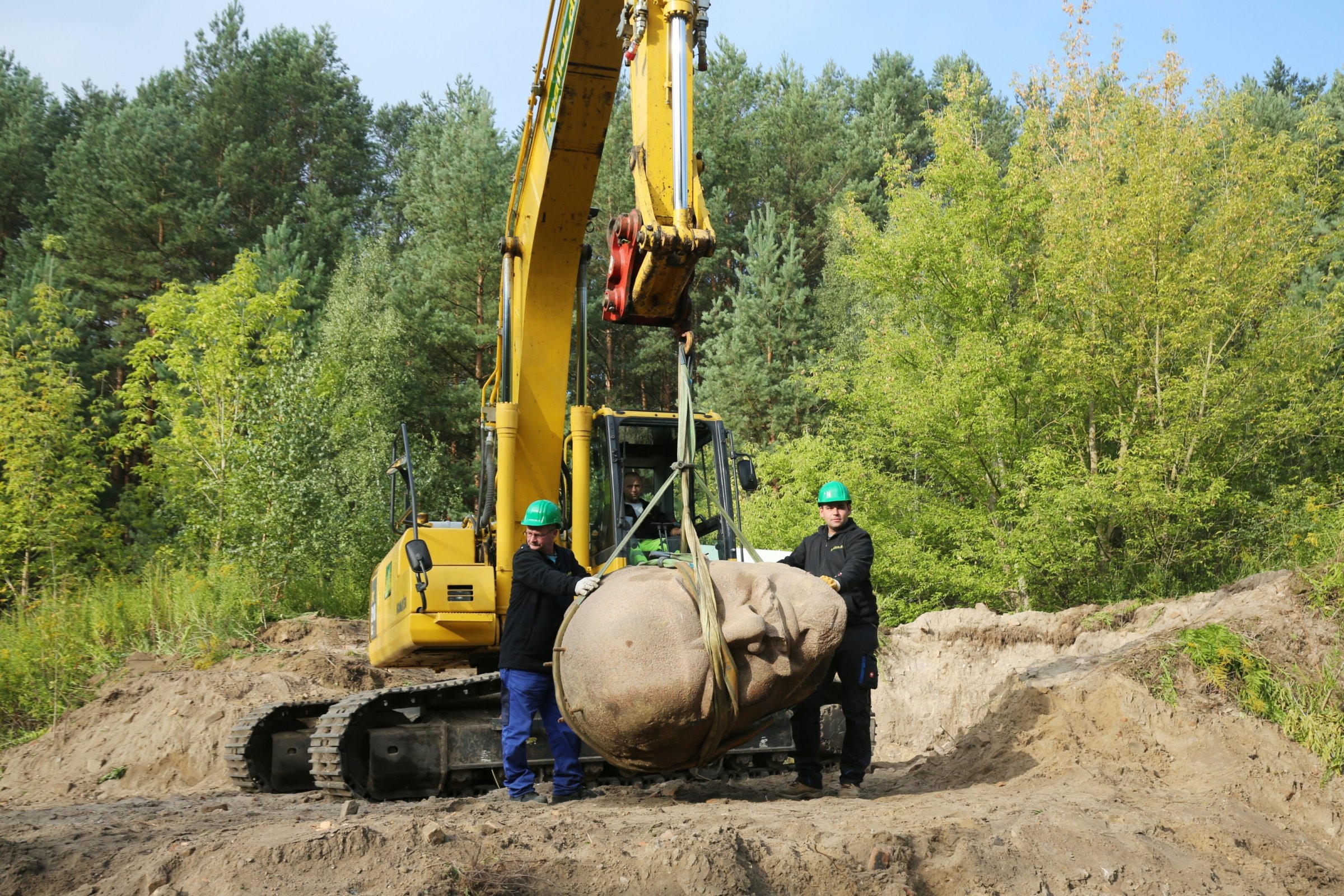Германская Демократическая Республика | Искусство ГДР: Лампы Эриха и голова Владимира
