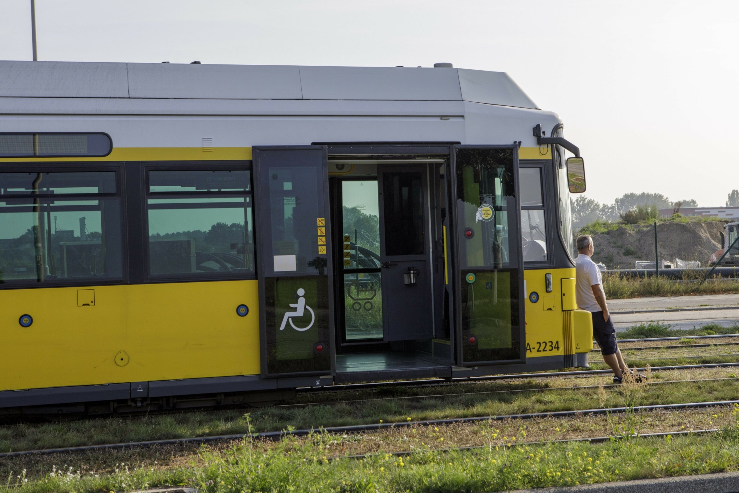 Haber Overkill | Berlin: Adam ofise girdi!