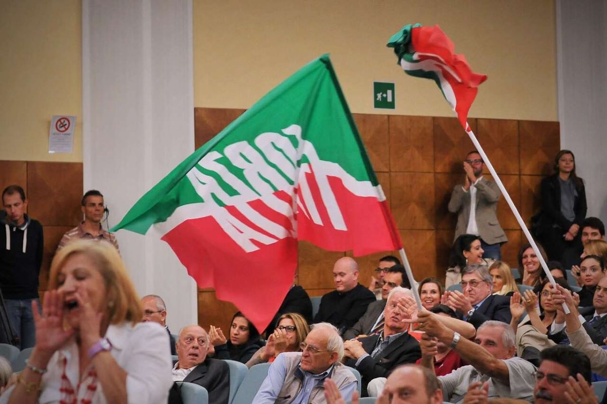 Forza Italia, novo representante da juventude critica Vannacci: “General da covardia”