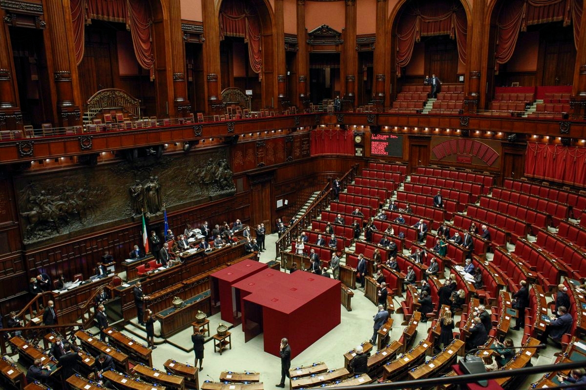 1.300 membros do Parlamento apelam contra cortes nas pensões: quem são os signatários?