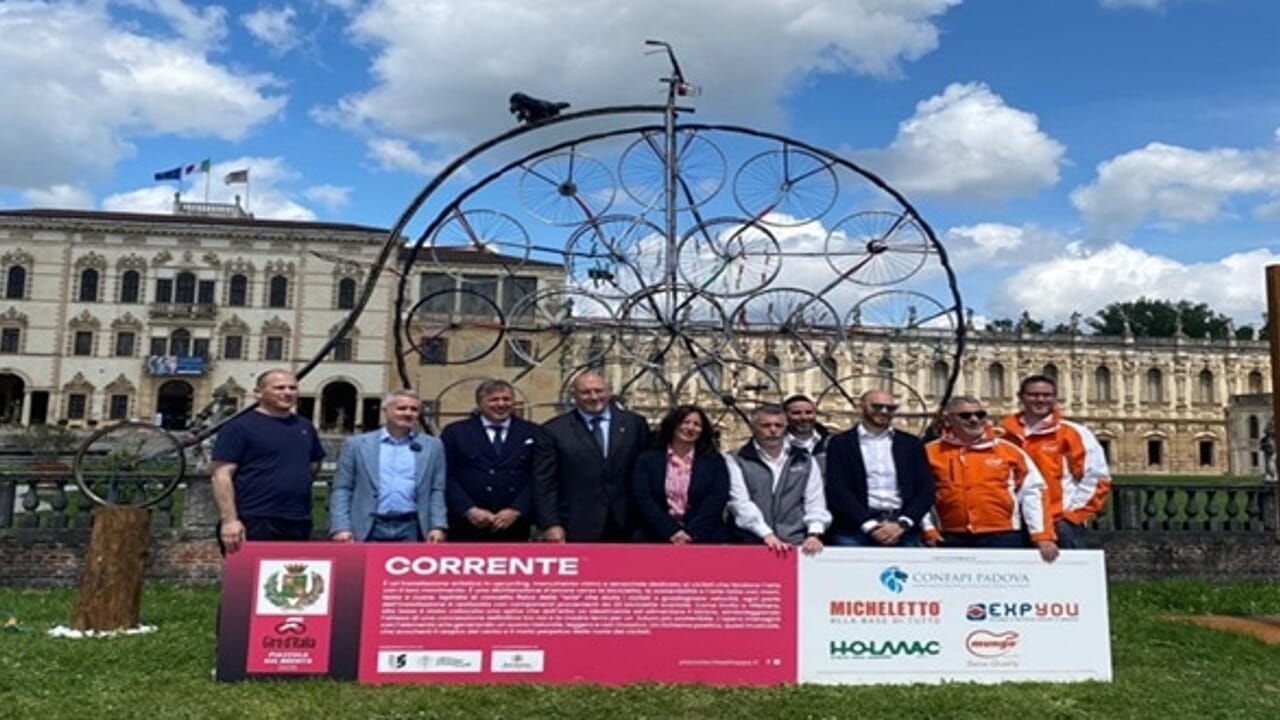 Wachten op de Giro d'Italia: de "Corrente" arriveert in Piazzola sul Brenta