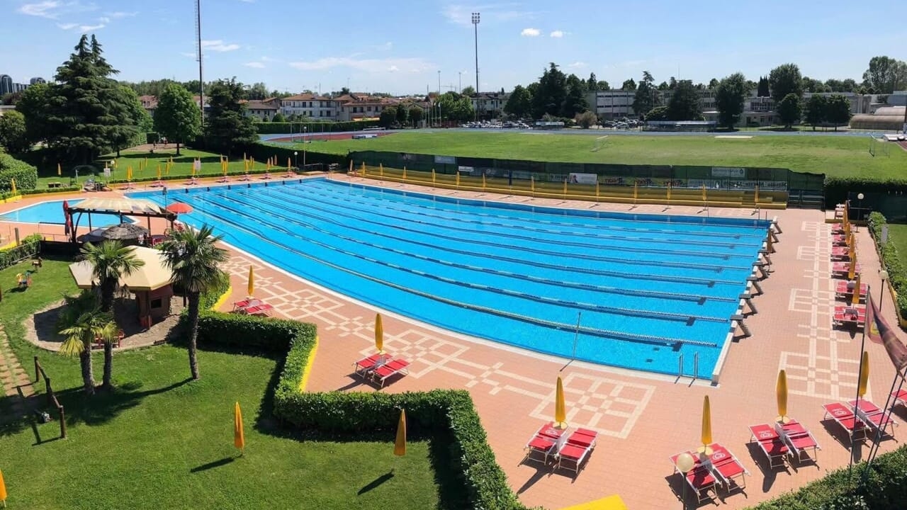 Vandalism raid at municipal swimming pool: investigation underway