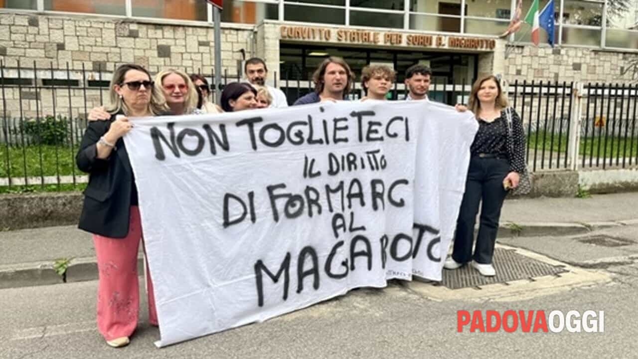 «No alla chiusura del convitto Magarotto»: la protesta di studenti e lavoratori