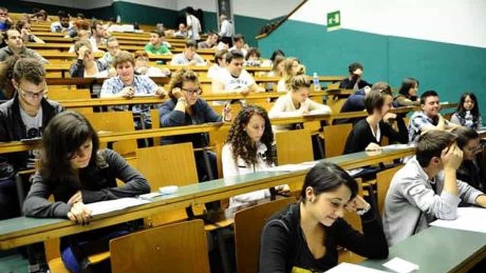 Cidadãos com mais de 65 anos abrem suas casas para estudantes de fora da cidade