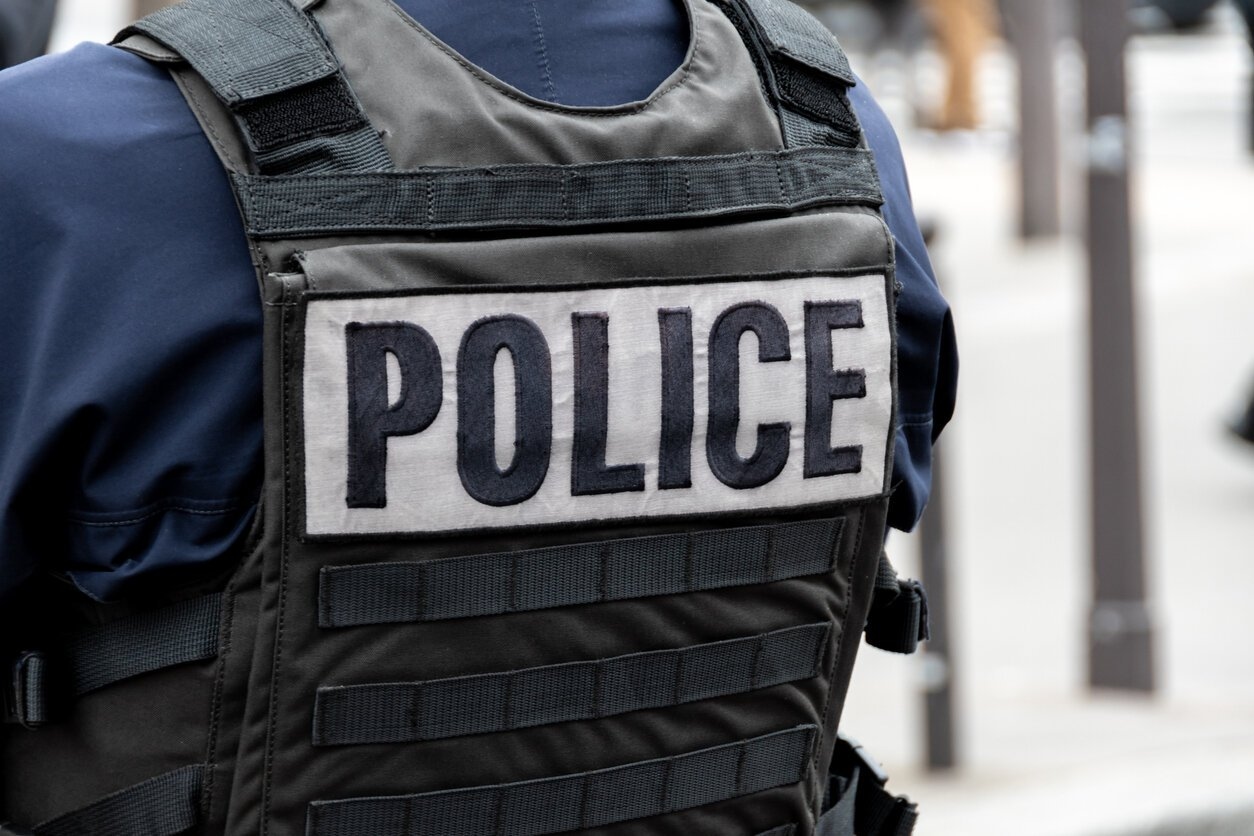 Cuidado con esta estafa de policía falsa que podría costarte mucho dinero