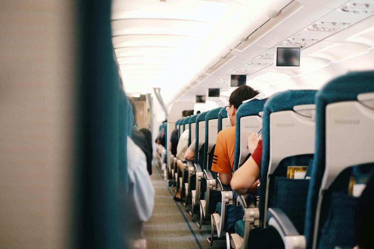 Este es el asiento más seguro en un avión, según los expertos en seguridad.