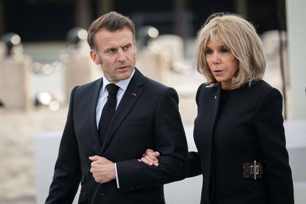 Que cache la gifle d’Emmanuel Macron ? Un expert du langage corporel l’analyse pour nous