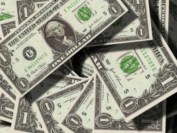 The dollar rises this Friday but is expected to close the week below $4,300.