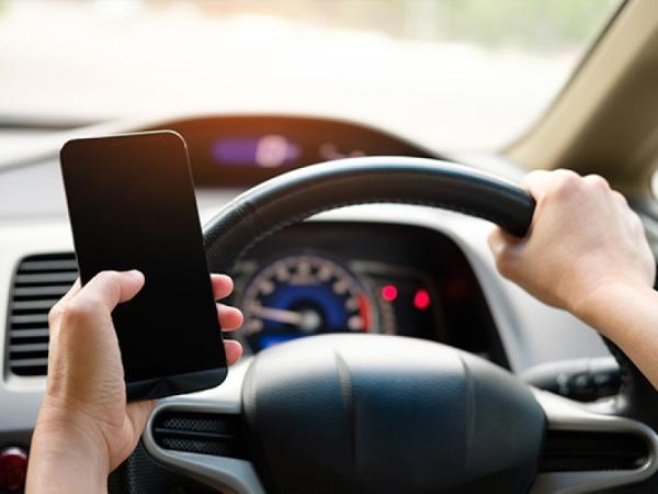 Usar Waze mientras conduce puede costarle más de $700.000