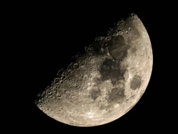 Flower Moon 2025: rituals to attract love, renewal, and harmony with its energy