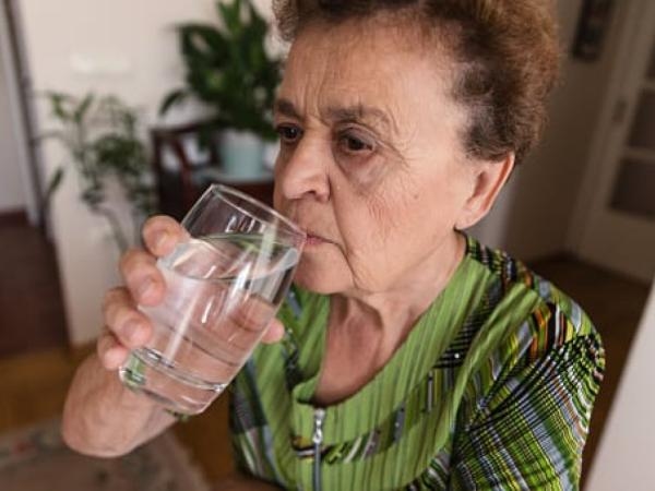 Questa è la verità sull'età in cui l'odore di vecchio inizia a originarsi in ogni corpo