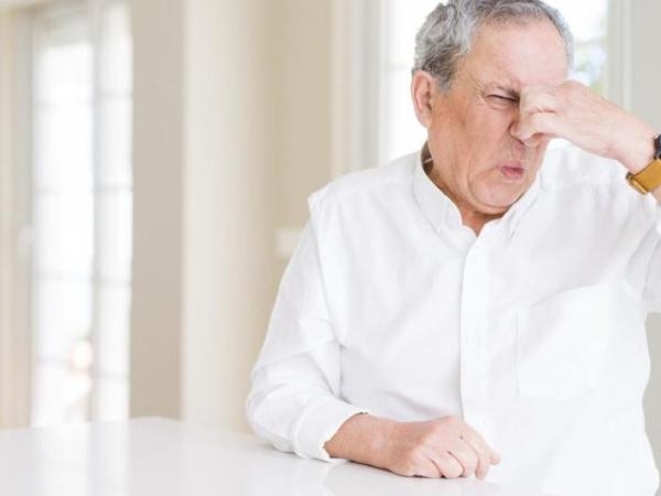 Ninguém sabia: as 5 bebidas que consumimos diariamente que geram mau odor corporal