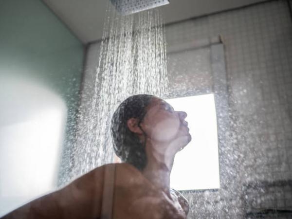Hot or cold? AI answers which water is less advisable for bathing.