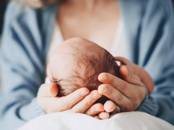 Es mucho dinero: ¿cuánto se reduce el sueldo de una madre en Bogotá?