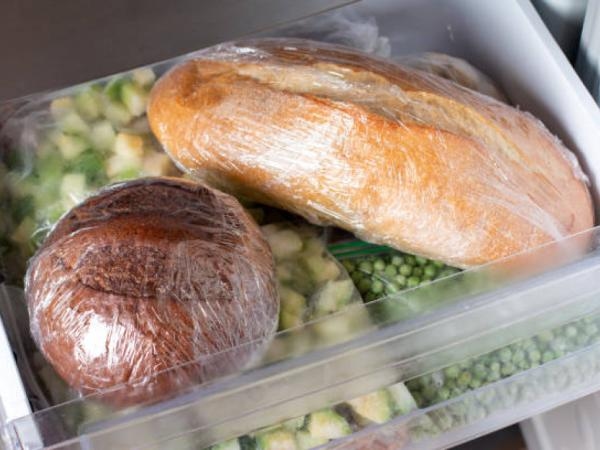 ¿Es cierto que congelar el pan antes de comerlo ayuda a adelgazar? Esta es la verdad