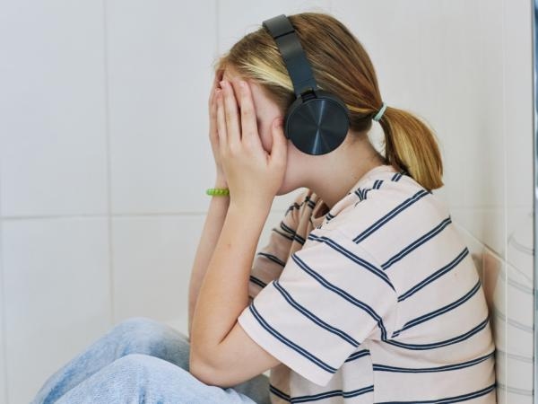 Si escuchar música triste y de despecho, piénselo dos veces: riesgos para su cerebro