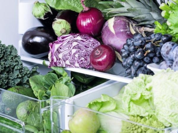 Produkty spożywcze, których nigdy nie należy przechowywać razem, aby zapobiec ich zepsuciu