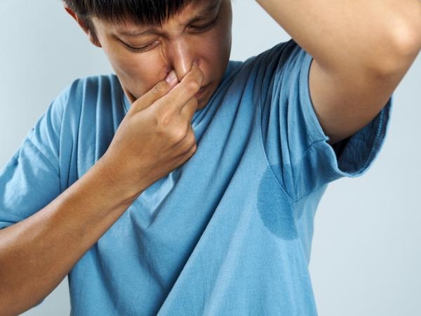 Attenzione: queste 2 cause potrebbero causare la "sindrome dell'odore di pesce" nel tuo organismo.