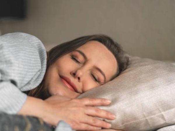 « Pour mieux dormir, il faut se préparer dès le matin », explique un expert du sommeil.