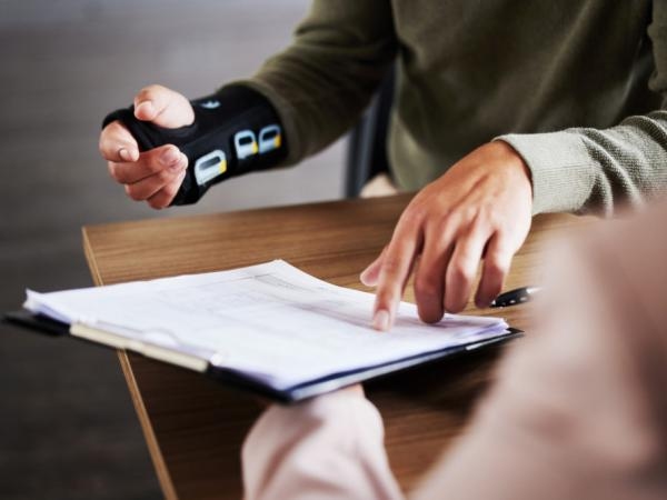 ¿Tiene una incapacidad laboral? Este debe ser el responsable de pagarle el salario