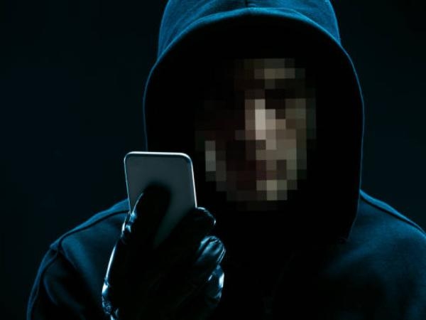 De eenvoudige manier om te weten of u wordt bespioneerd via de camera van uw mobiele telefoon