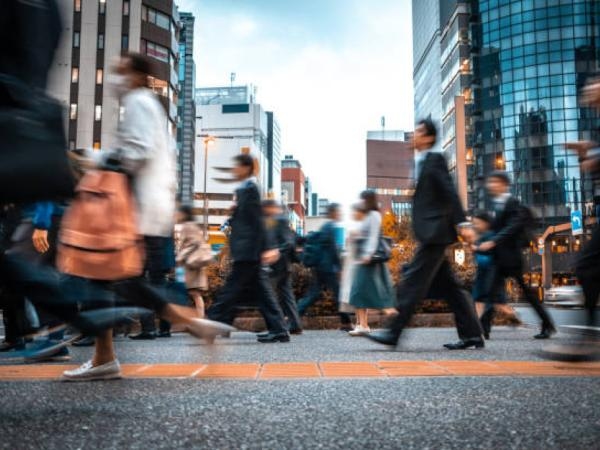What does it mean when someone always walks very fast, according to psychology?