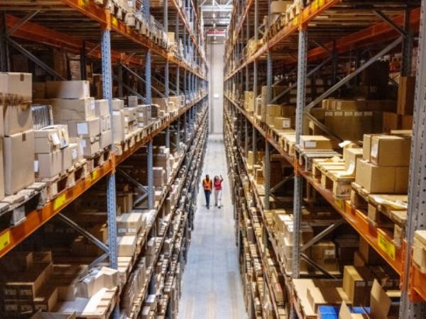 Tra scatole, ricordi e logistica: questo è il mondo del viticoltore colombiano.
