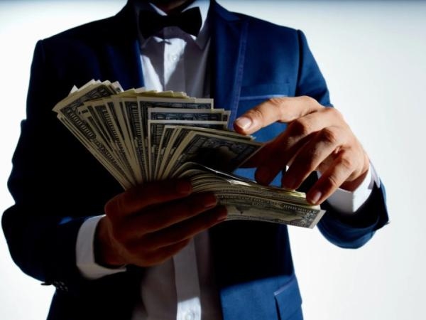 Qué es un centimillonario: la cantidad de dinero que debe tener para estar en ese grupo